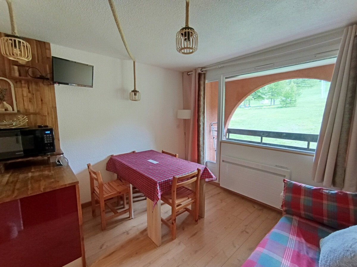 Appartement rénové plein sud aux pieds des pistes - Photo 3