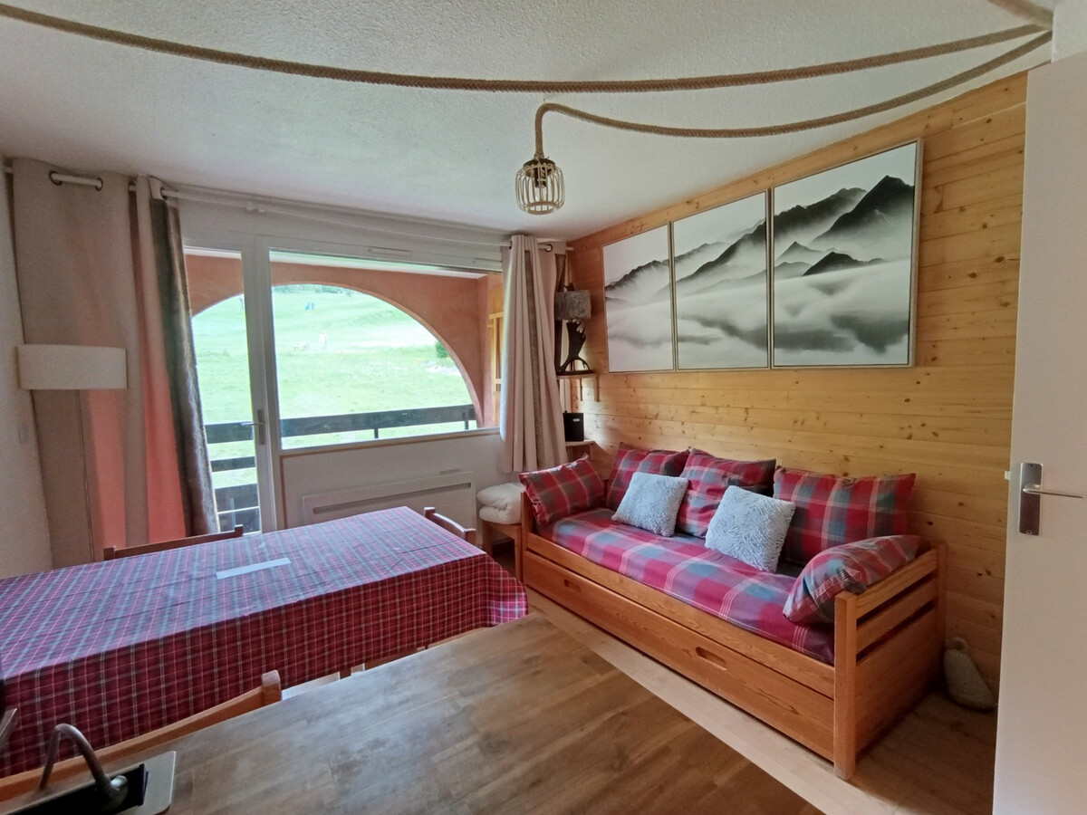 Appartement rénové plein sud aux pieds des pistes - Photo 4