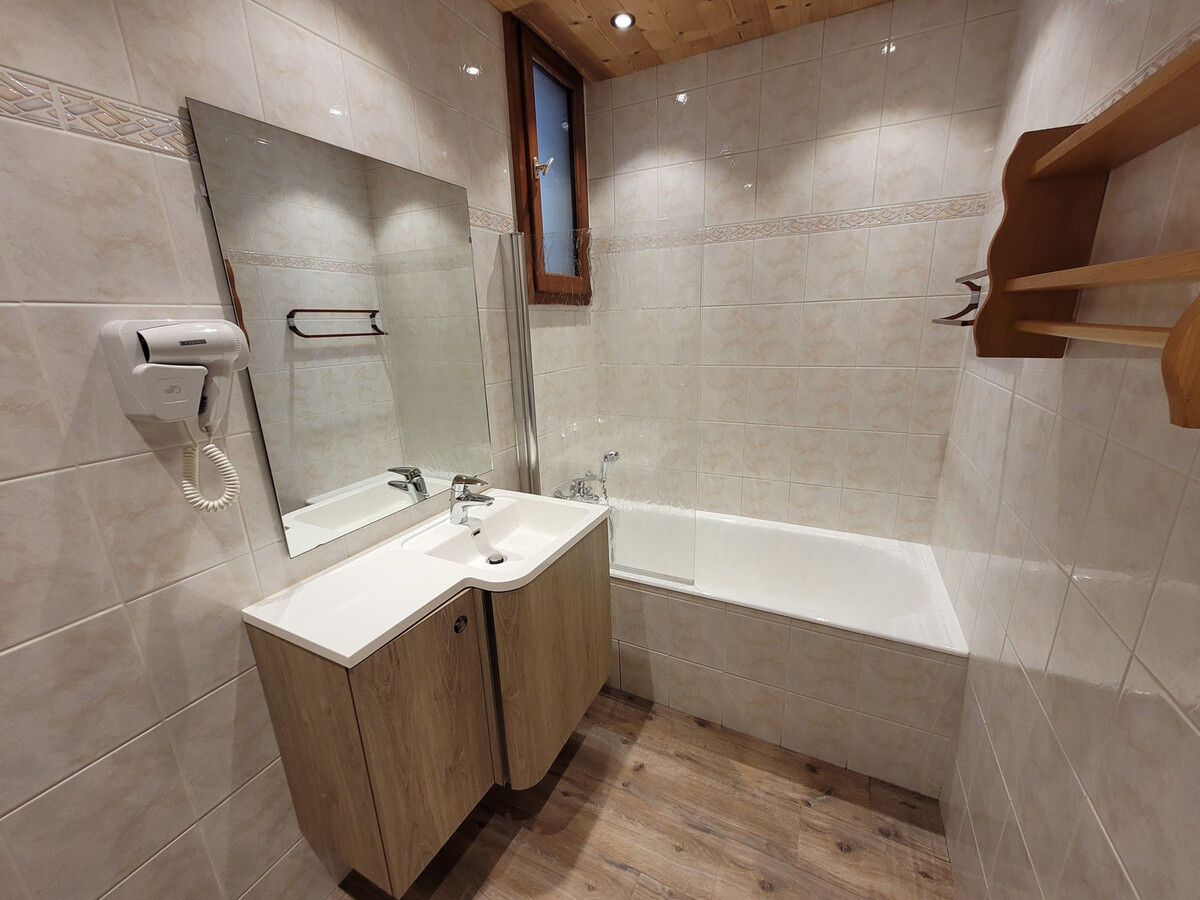 Appartement 3 chambres aux Gets, face aux pistes avec balcon - Photo 10
