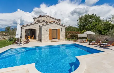 Location maison à Tinjan