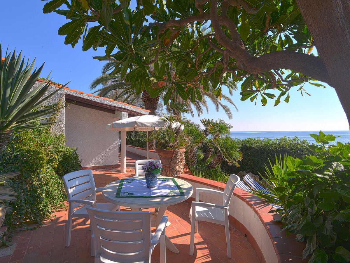 Villa Tanah-Lot, 15 m de la mer à Fontane Bianche - Photo 2