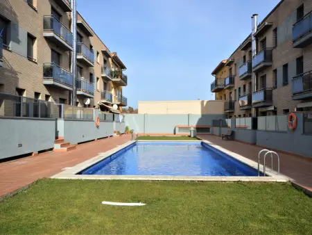 Location appartement à Sant Pere Pescador, Appartement Rez-de-Chaussée avec Jardin, Piscine, et Climatisation, Idéal pour Familles