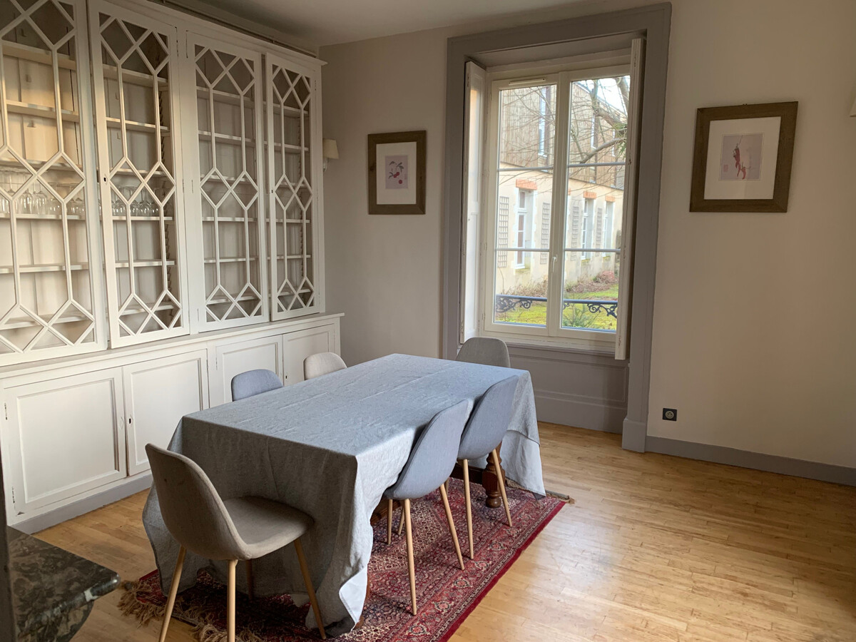 Gîte 5 chambres Juigné-sur-Sarthe, 12 personnes, vue Abbaye - Photo 4