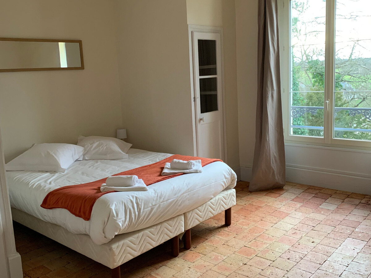 Gîte 5 chambres Juigné-sur-Sarthe, 12 personnes, vue Abbaye - Photo 11