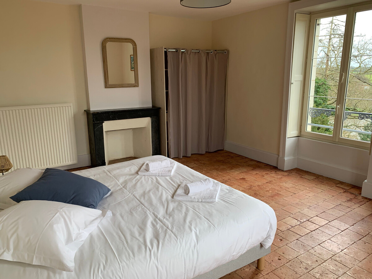 Gîte 5 chambres Juigné-sur-Sarthe, 12 personnes, vue Abbaye - Photo 13
