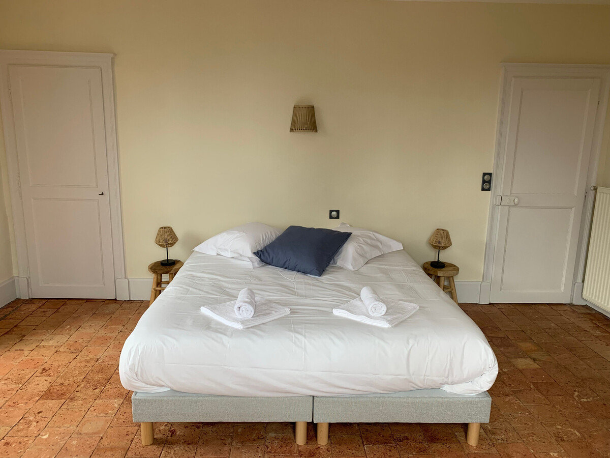 Gîte 5 chambres Juigné-sur-Sarthe, 12 personnes, vue Abbaye - Photo 14