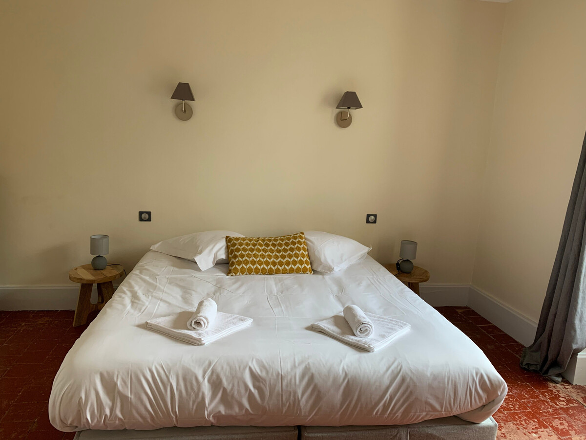 Gîte 5 chambres Juigné-sur-Sarthe, 12 personnes, vue Abbaye - Photo 21
