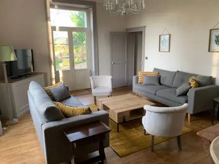 Location gite à Juigné sur Sarthe, Grande maison familiale, 5 chambres, jardin, proche 24 Heures du Mans et abbaye de Solesmes.