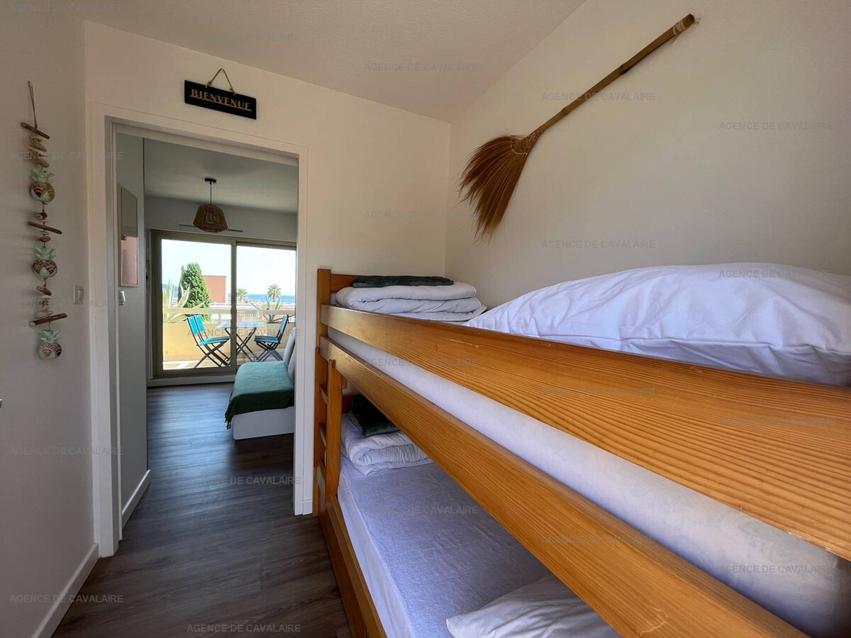 Studio cabine 100m plage, climatisé, parking à Cavalaire - Photo 9
