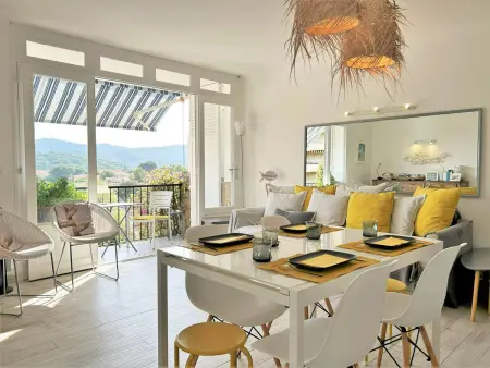 Location appartement à Bormes les Mimosas, Appartement lumineux avec terrasse, 500m de la plage, Bormes-les-Mimosas