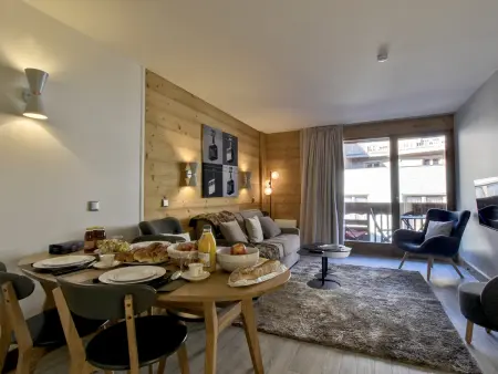 Location appartement à Courchevel 1850, Luxueux Appartement 2 Chambres au Cœur de Courchevel 1850, Balcon, Parking et Services Inclus