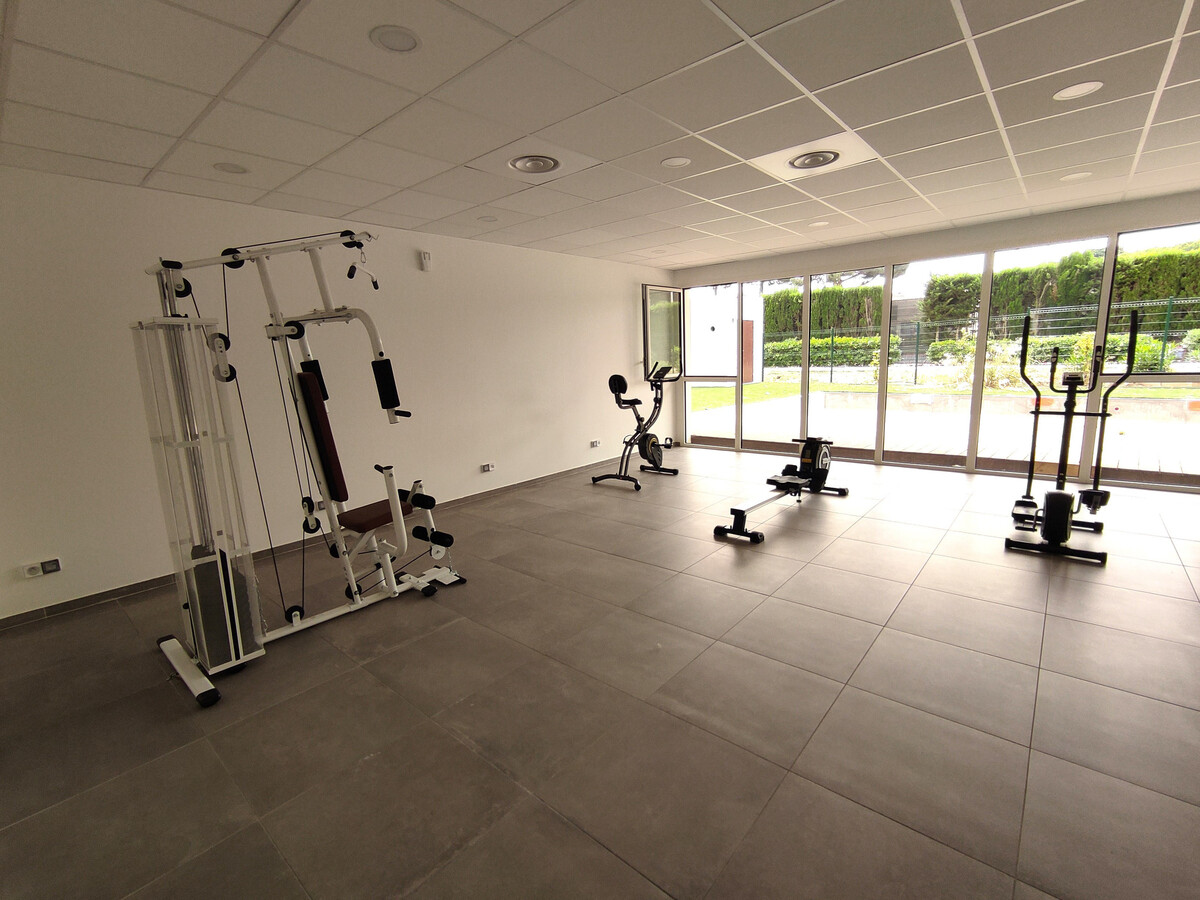 Appartement 2 pièces climatisé, piscine et salle de sport - Photo 14