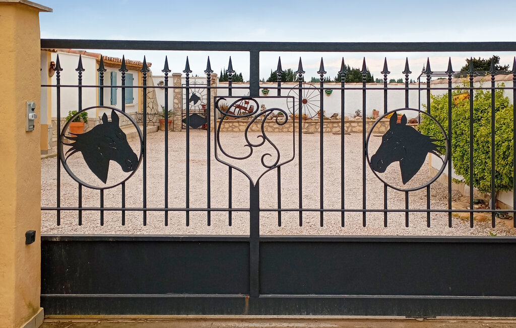 Roulotte avec jacuzzi à Raphèle-les-Arles - Photo 9