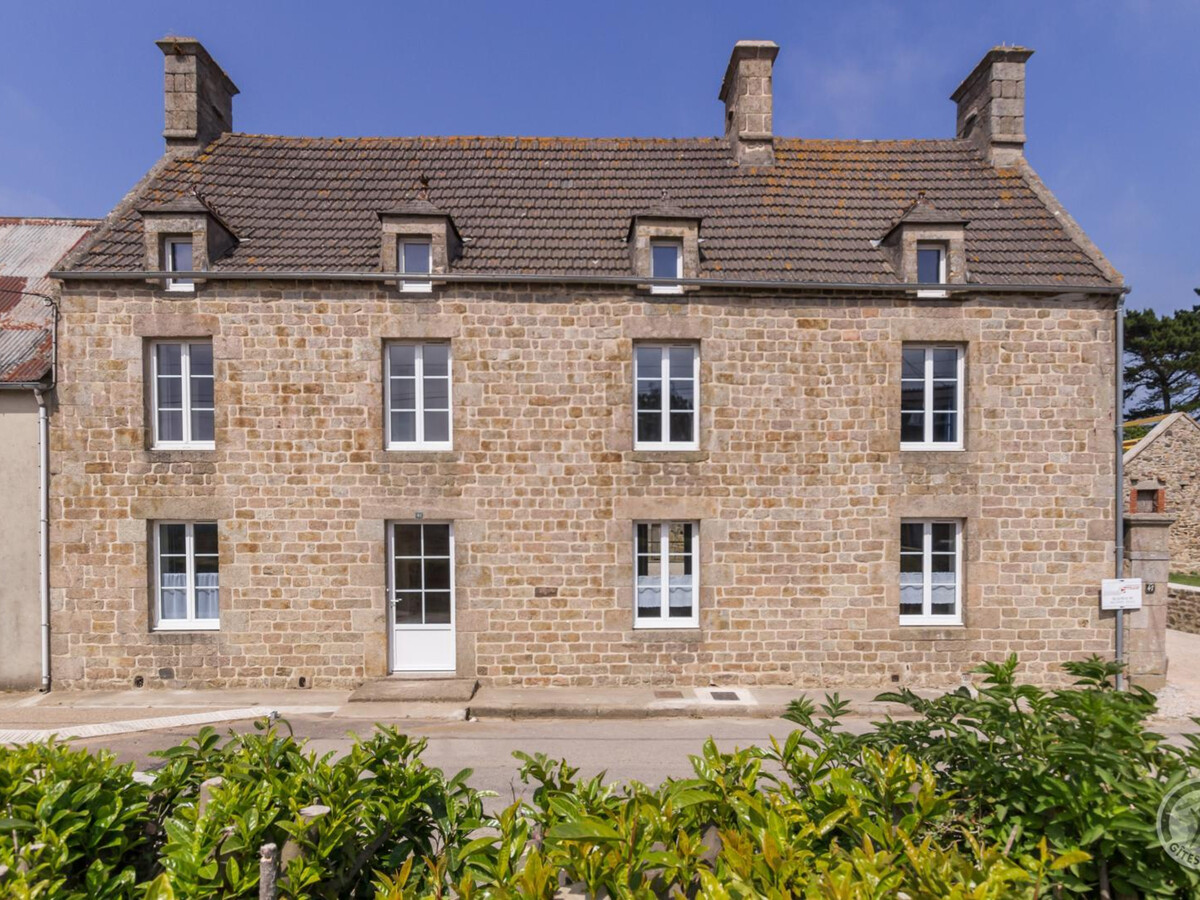 Gîte 10 pers. à Anneville-en-Saire : jardin clos et jeux - Photo 4