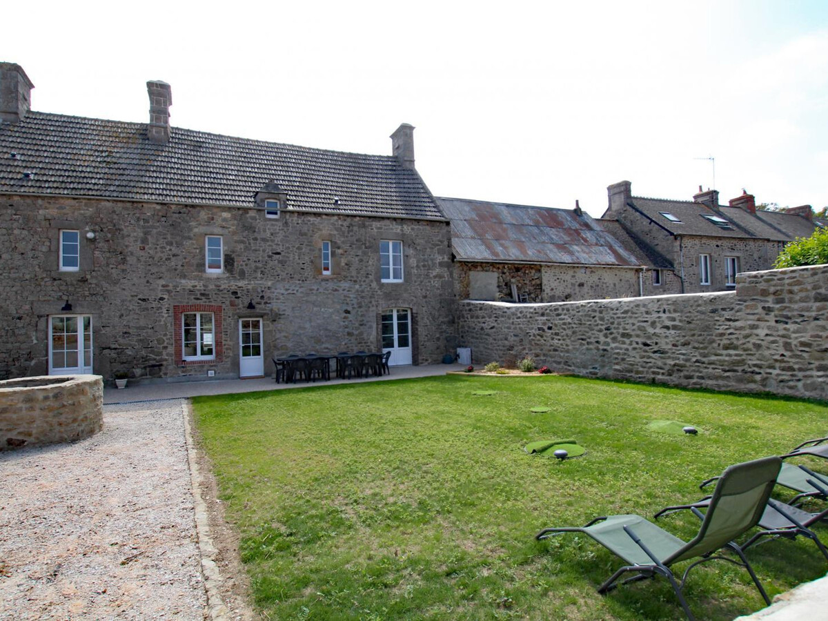 Gîte 10 pers. à Anneville-en-Saire : jardin clos et jeux - Photo 25