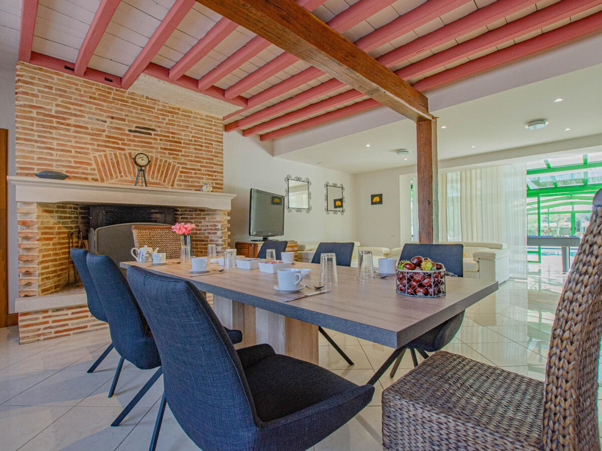 Maison familiale au bord du lac avec piscine, véranda climatisée et jardin fleuri - Photo 6