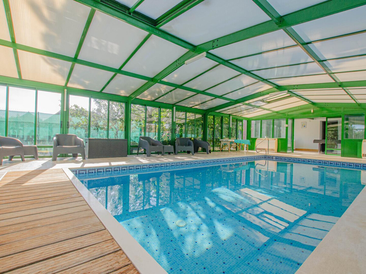 Maison familiale au bord du lac avec piscine, véranda climatisée et jardin fleuri - Photo 26