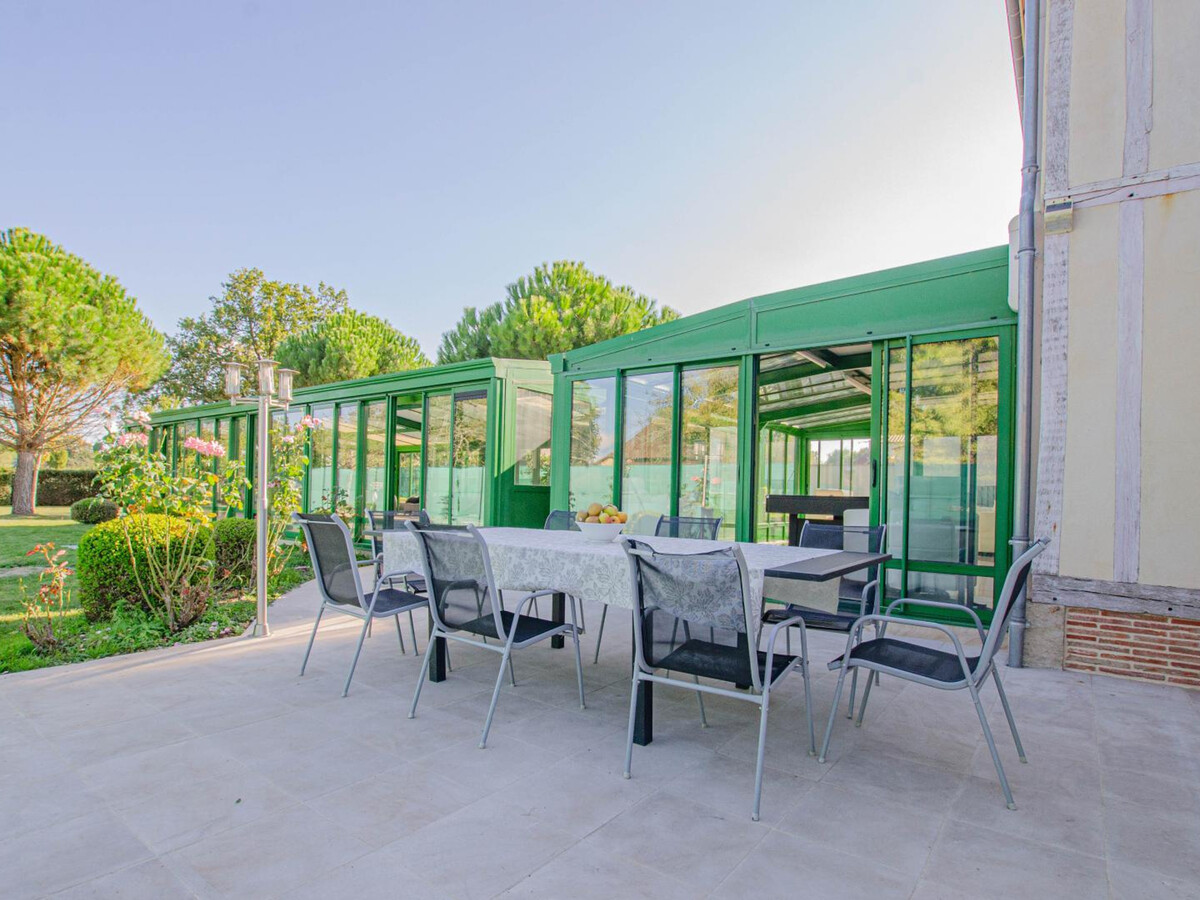Maison familiale au bord du lac avec piscine, véranda climatisée et jardin fleuri - Photo 29