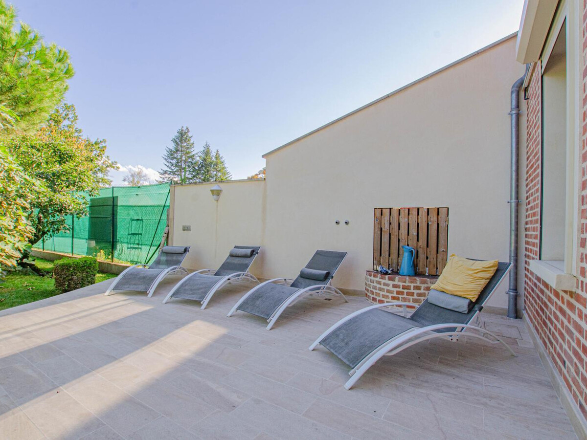 Maison familiale au bord du lac avec piscine, véranda climatisée et jardin fleuri - Photo 31