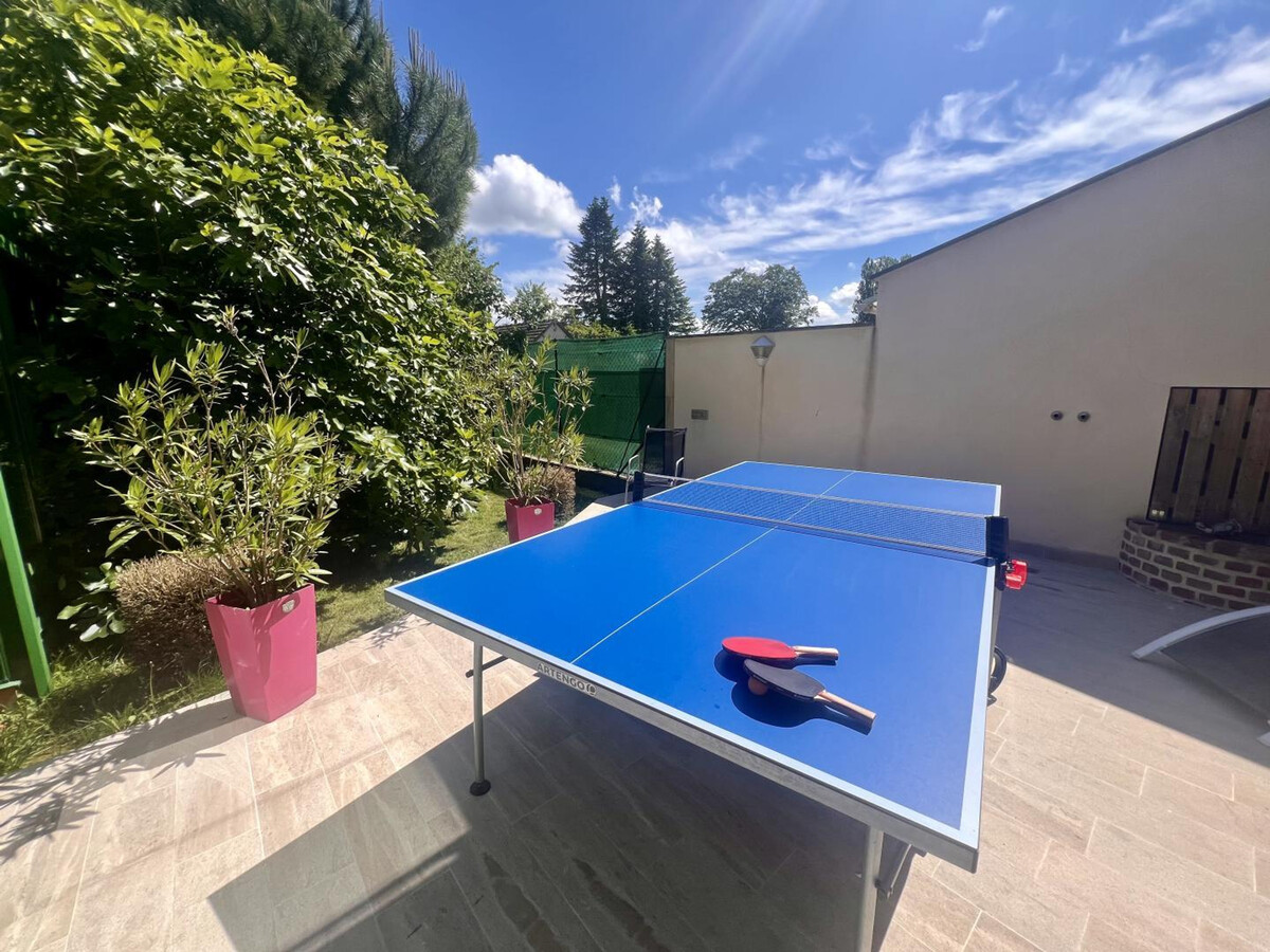 Maison familiale au bord du lac avec piscine, véranda climatisée et jardin fleuri - Photo 32