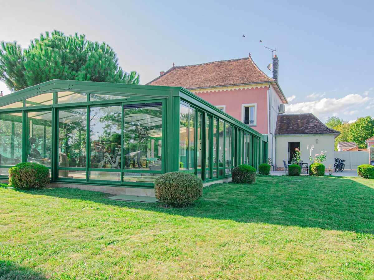 Maison familiale au bord du lac avec piscine, véranda climatisée et jardin fleuri - Photo 35