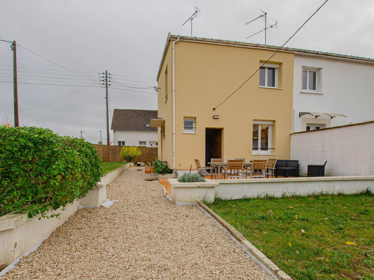 Maison années 50 avec jardin clos à Saint-Julien-les-Villas - Photo 1