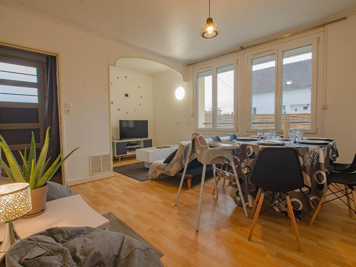 Maison années 50 avec jardin clos à Saint-Julien-les-Villas - Photo 2
