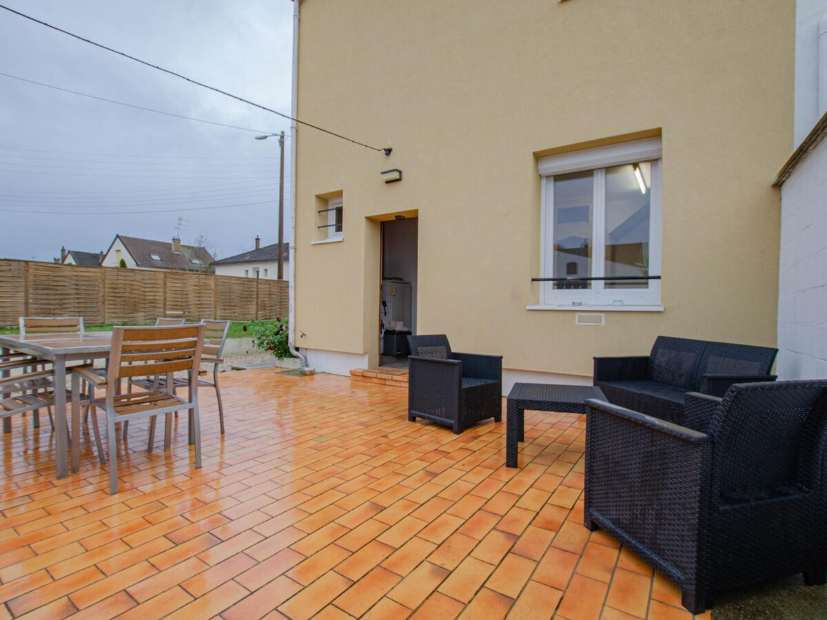 Maison années 50 avec jardin clos à Saint-Julien-les-Villas - Photo 3