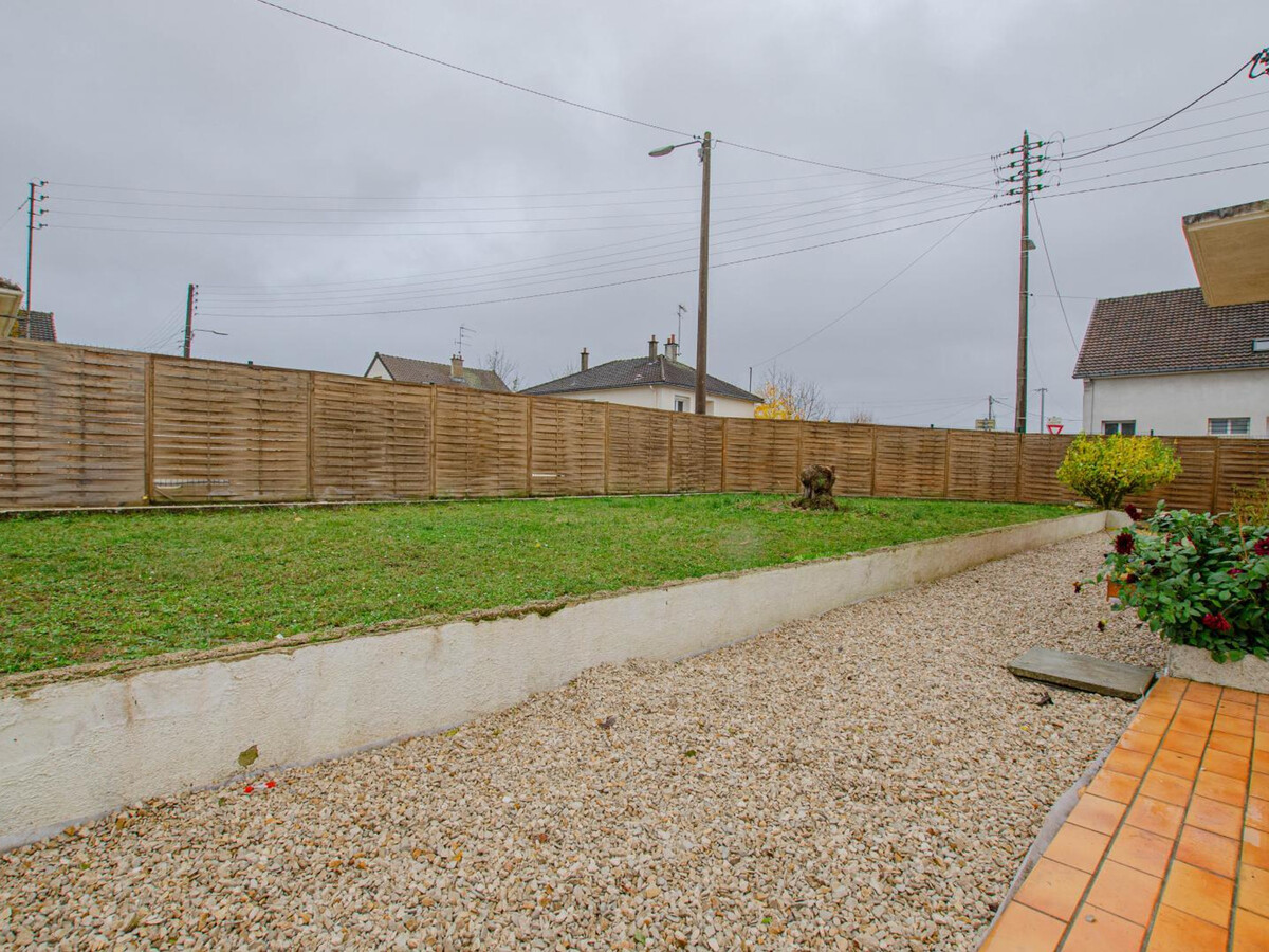 Maison années 50 avec jardin clos à Saint-Julien-les-Villas - Photo 17