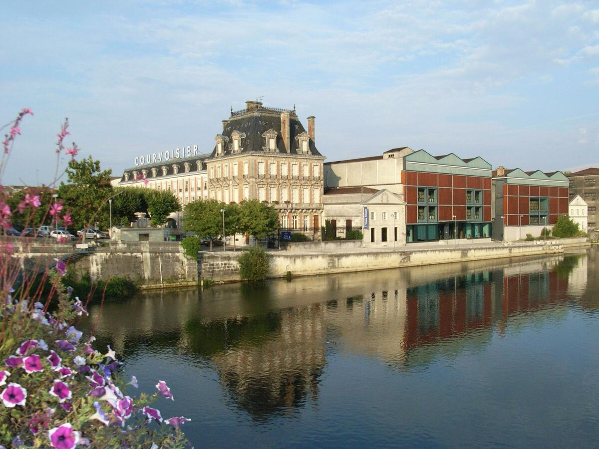 Appartement 116m² centre-ville Jarnac, garage et équipements bébé - Photo 32