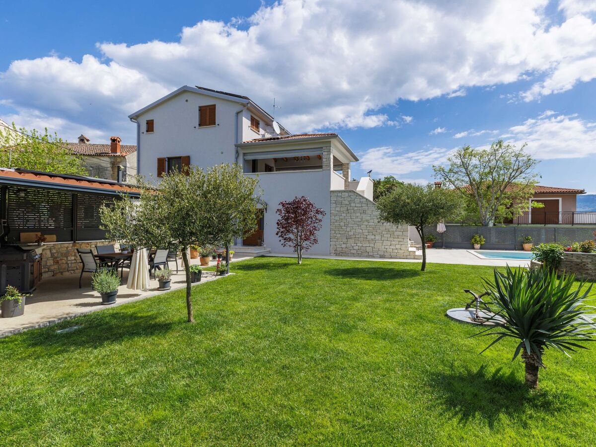 Villa Lora à Kršan : maison avec piscine chauffée - Photo 2