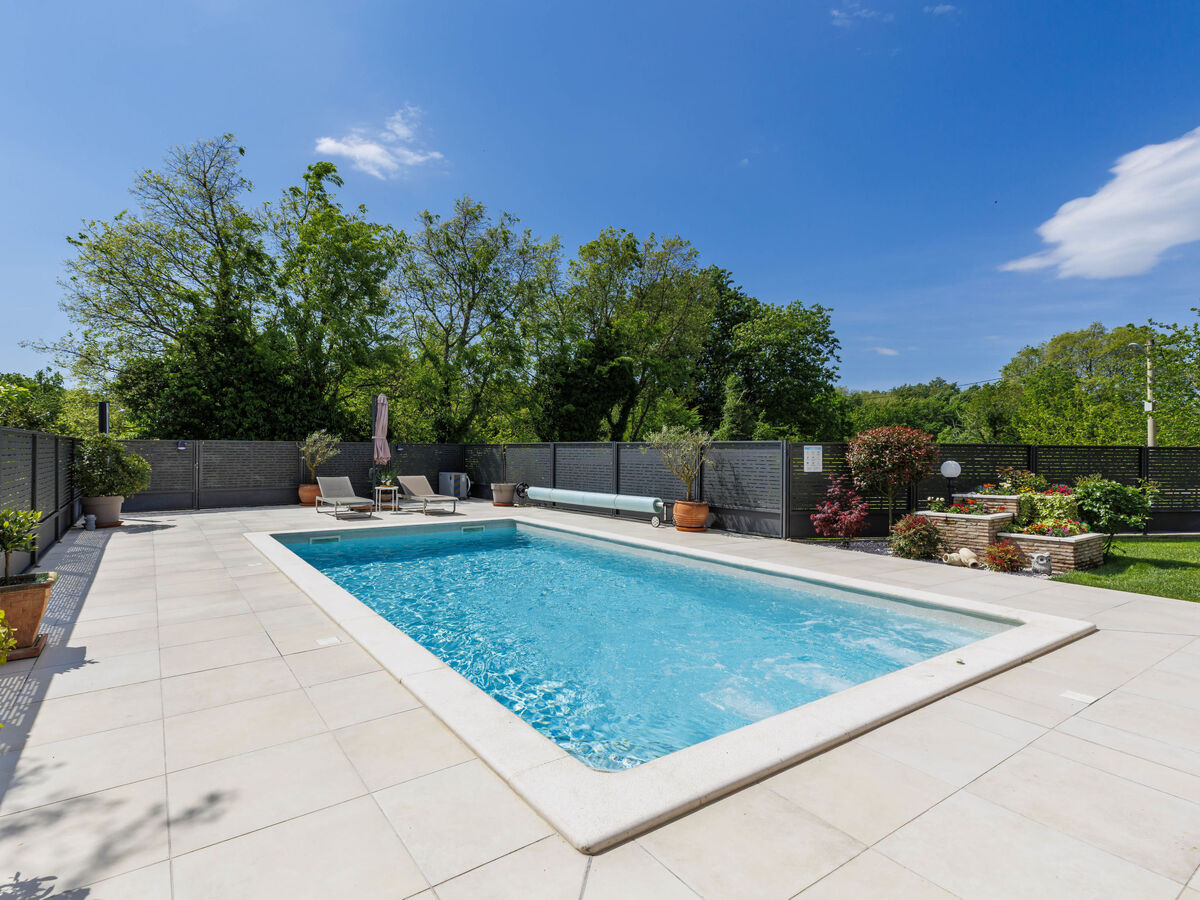 Villa Lora à Kršan : maison avec piscine chauffée - Photo 8
