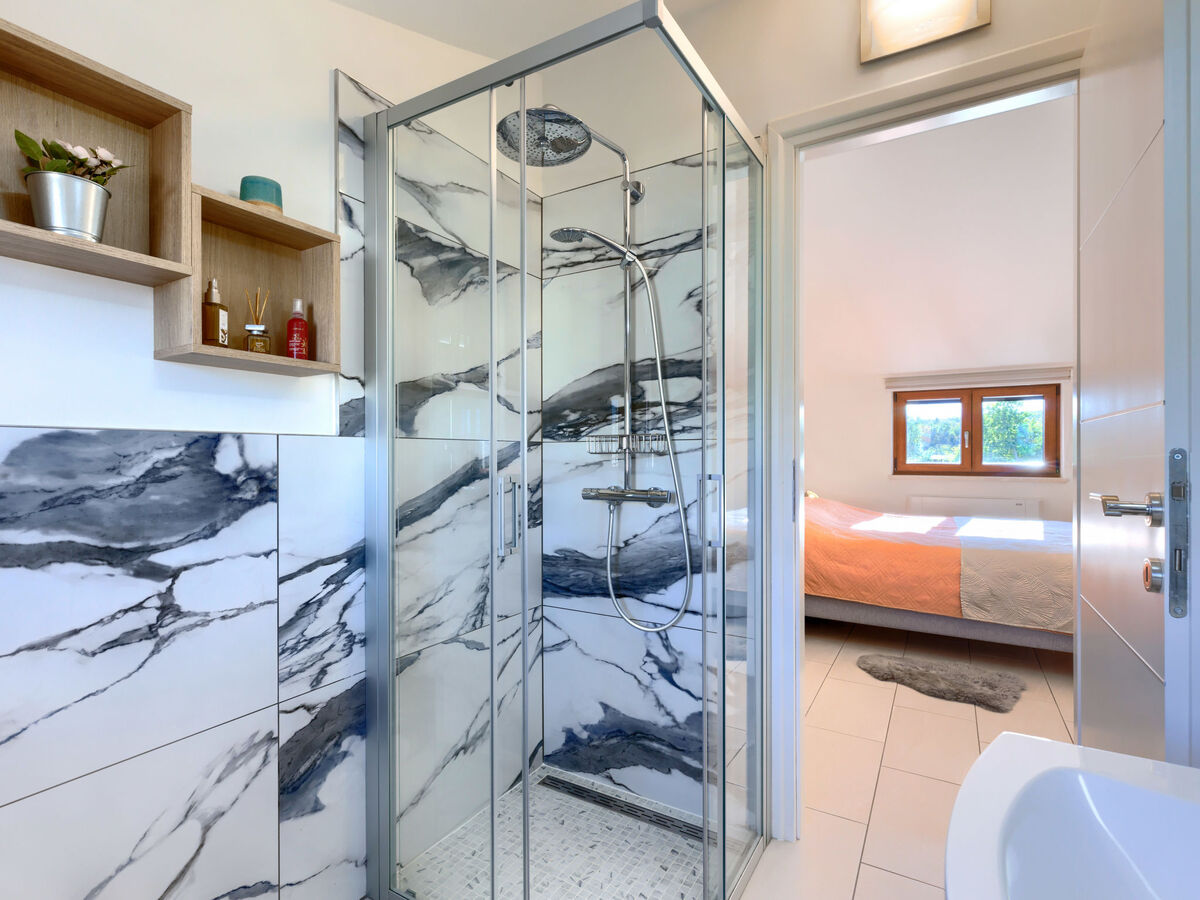 Villa Lora à Kršan : maison avec piscine chauffée - Photo 34