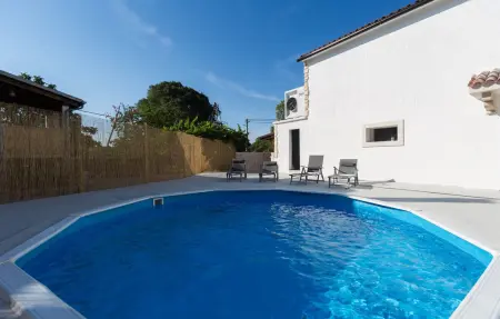 Location maison à Tinjan, Villa Rosa Kringa