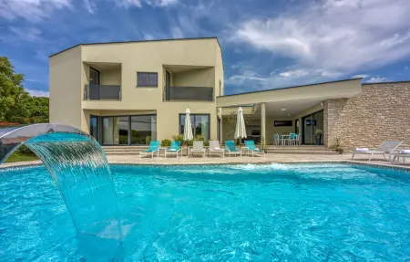 Location maison à Tinjan