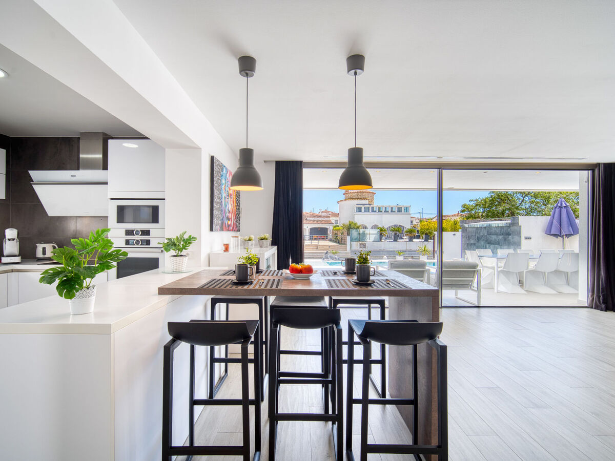 Lighthouse, maison moderne avec piscine à Empuriabrava - Photo 3