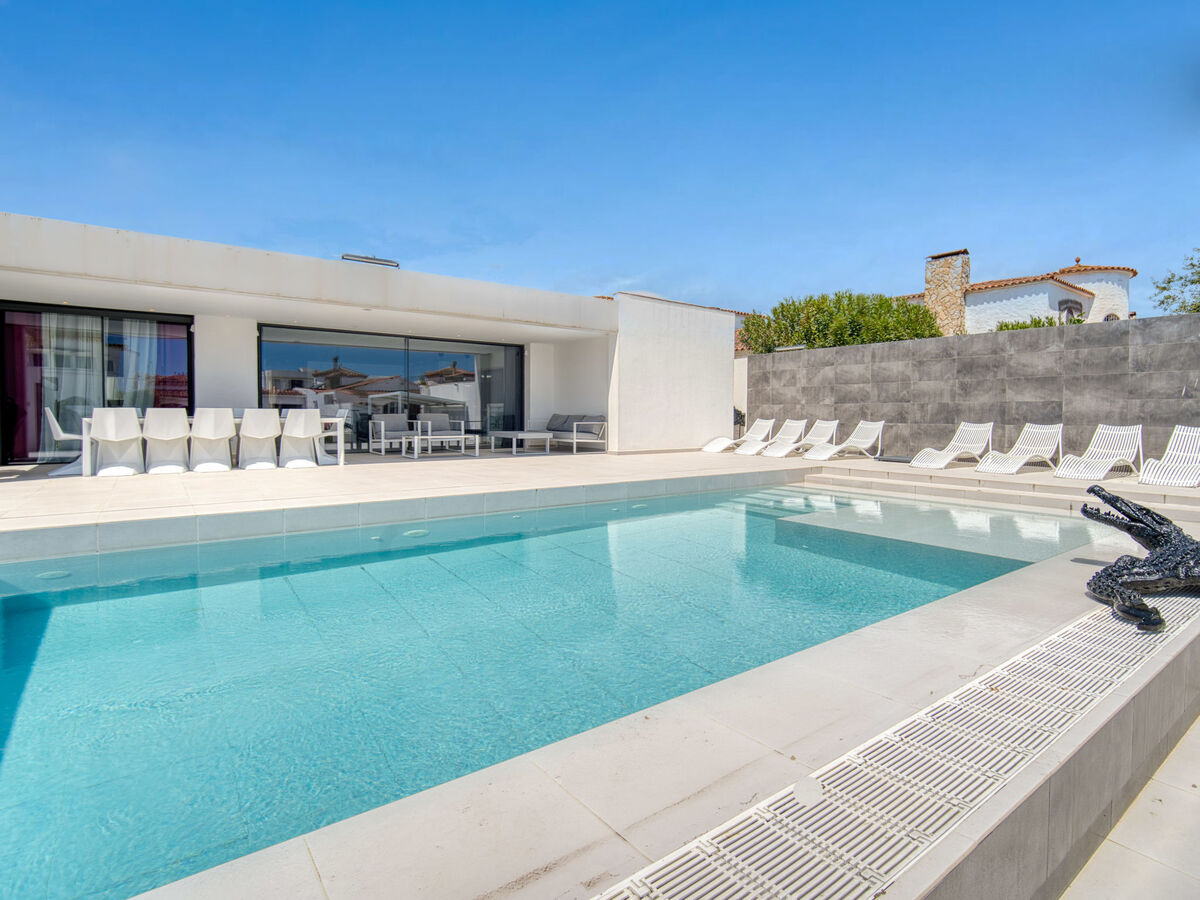Lighthouse, maison moderne avec piscine à Empuriabrava - Photo 44