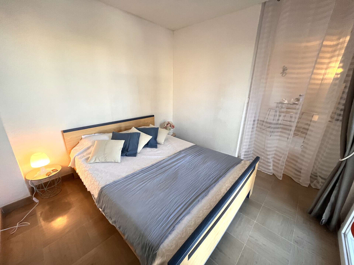 Studio cabine 2 pers Port Fréjus, face aux quais - Photo 9
