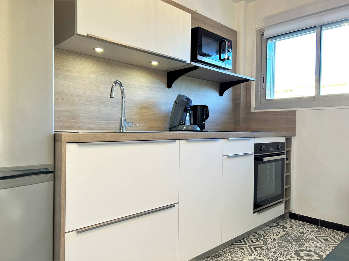 Appartement 150m plage, terrasse fermée, parking privatif - Photo 8
