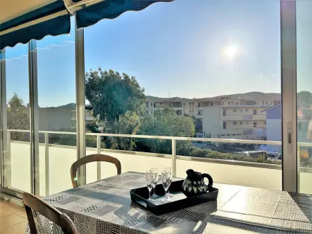 Location appartement à Bormes les Mimosas, Appartement à 150m de la plage avec terrasse fermée et parking privatif - Bormes-les-Mimosas