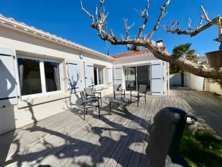 Maison Spacieuse avec Piscine Privée et Jardin à Saint Jean de Monts - Photo 11