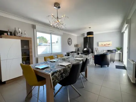 Maison Spacieuse avec Piscine Privée et Jardin à Saint Jean de Monts - Photo 15