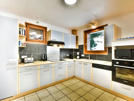 Chalet familial confortable 7 pers, 800m des pistes, terrasse, parking, WiFi, équipements modernes - Photo 3