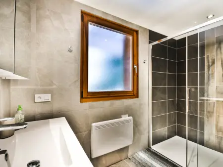 Chalet familial confortable 7 pers, 800m des pistes, terrasse, parking, WiFi, équipements modernes - Photo 7