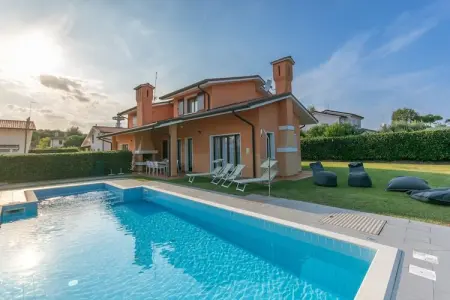 Location villa à Albarella, Villa à Albarella avec piscine et plage