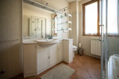Villa Loro Ciuffenna : 5 chambres, piscine privée, vue Toscane : photo 33