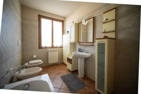 Villa Loro Ciuffenna : 5 chambres, piscine privée, vue Toscane : photo 35