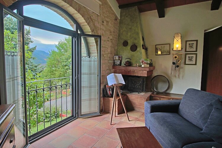 Maison Belvedere à Cagli, piscine et terrasse - Photo 7