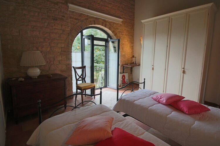 Maison Belvedere à Cagli, piscine et terrasse - Photo 23