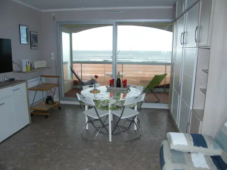 Location appartement à Saint Jean de Monts, Studio confortable face mer avec parking privé